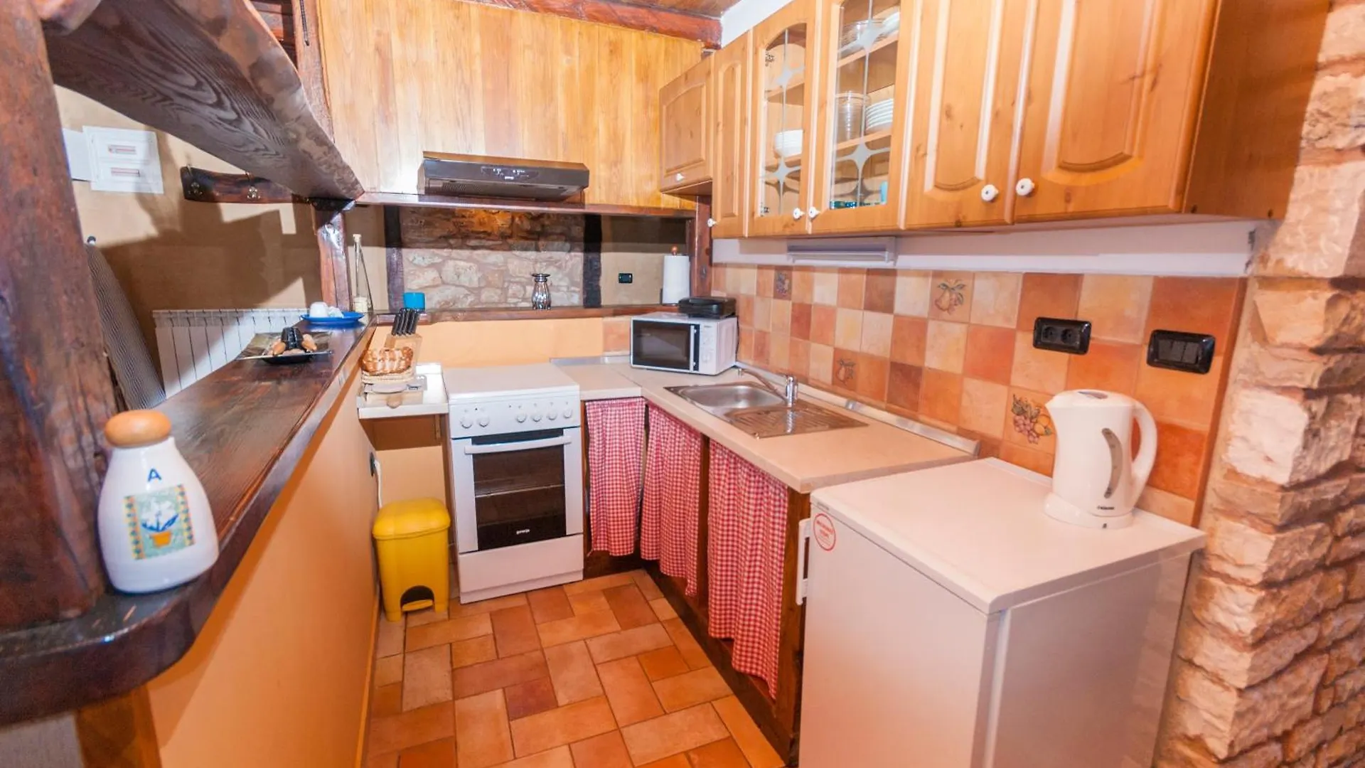 Сasa de vacaciones Villa Ladonja, A Charming And Cozy Villa In A Rustic Setting Gradisce